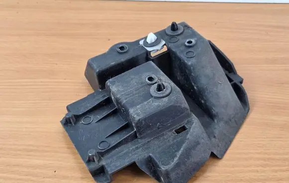 Ford Focus Rear bumper mounting bracket JX7B17D981C