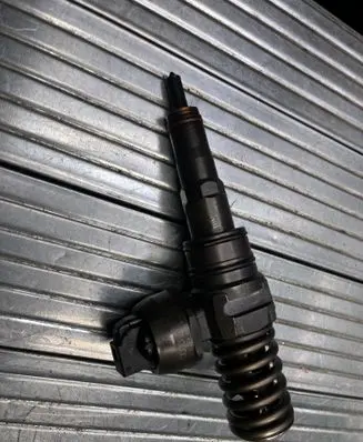 Volkswagen PASSAT B6 Fuel injector 038130073BQ