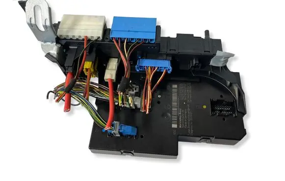 Mercedes-Benz E W212 Fuse module 2129000204 5DK00962036