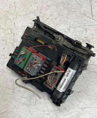Peugeot 206 Fuse module 9650664080