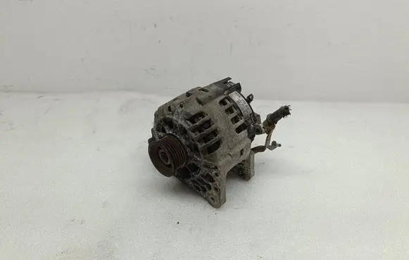 Volkswagen Polo Generator/alternator 03D903025J