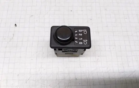 Nissan Almera Headlight level height control switch