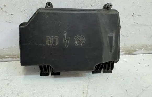 Mercedes-Benz E W238 Fuse box cover A2055402428