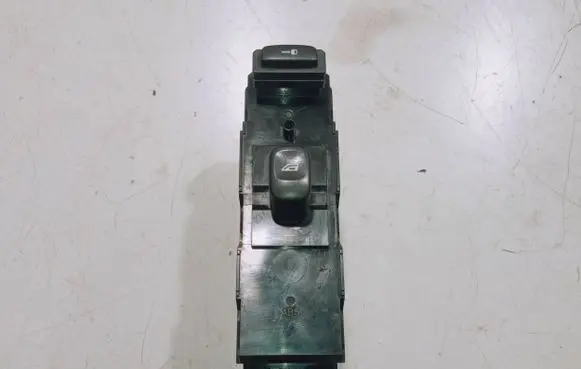 Volvo V70 Electric window control switch 30658117 MP363100205