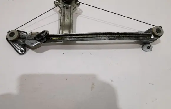Rear door manual window regulator