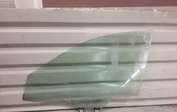 Subaru Impreza III Front door window glass four-door