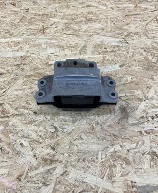 Engine mount bracket