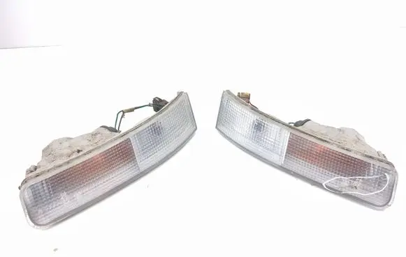 Mitsubishi 3000 GT Front bumper turn signal 21037824