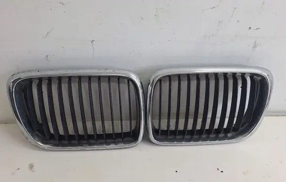 BMW 3 E36 Front bumper upper radiator grill 8185801