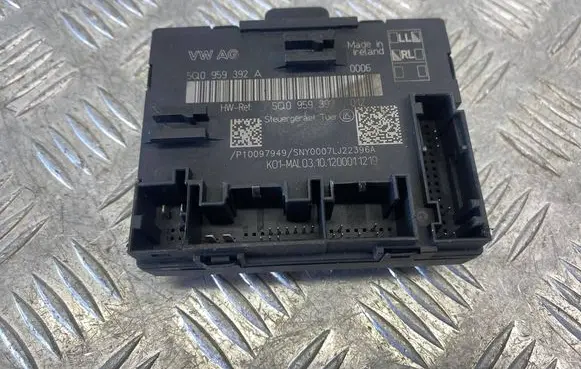 Audi A3 S3 8V Door control unit/module 5Q0959392A