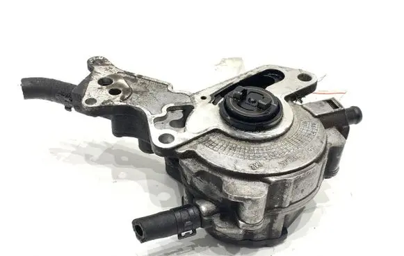 Volkswagen PASSAT B6 Vacuum pump