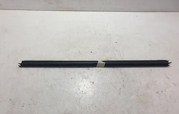 Volvo XC60 Front door glass trim molding 