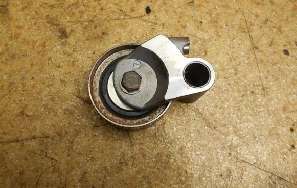 Toyota Land Cruiser (J100) Timing belt/chain tensioner 