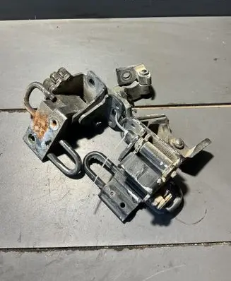 Audi A4 S4 B6 8E 8H Front door lower hinge 8e0831411