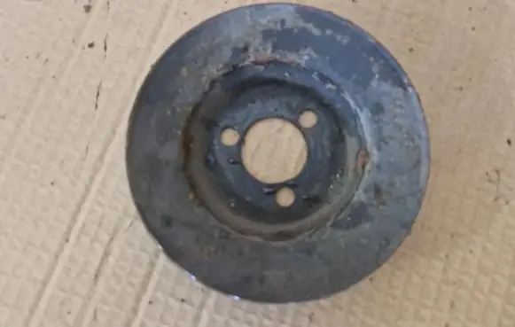 Volkswagen Golf II Water pump pulley 068121031K