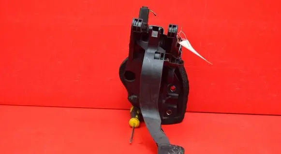 Ford Mondeo MK IV Accelerator throttle pedal AY11-7B633-AC