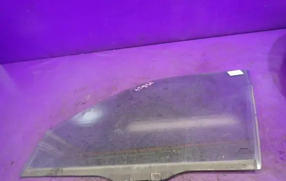 Honda CR-V Front door window glass four-door