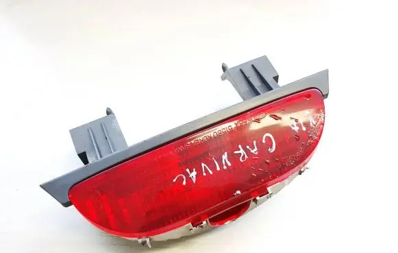 KIA Carnival Third/center stoplight ok56a51580