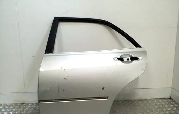 Lexus IS 200-300 Rear door
