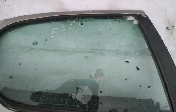 Peugeot 206 Rear door window glass