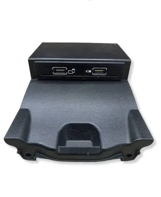 Mercedes-Benz B W246 W242 USB socket connector A1728202200 00083979