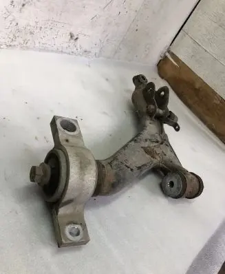Lexus IS 220D-250-350 Front lower control arm/wishbone