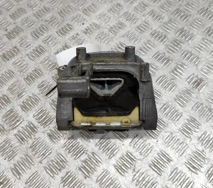 Volkswagen Touran III Engine mount bracket 5Q0199262DE