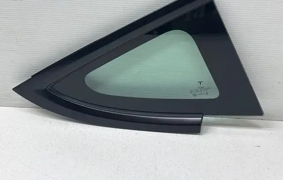 Tesla Model 3 Rear side window 43R011570 DOT100AS2M5385 E008686