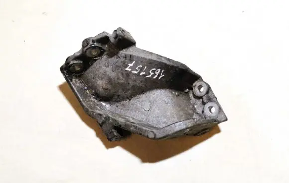 Nissan Almera N16 Engine mounting bracket