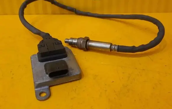 Mercedes-Benz C W205 Lambda probe sensor A0009050108