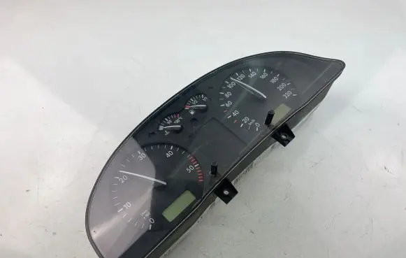 Volkswagen PASSAT B5 Speedometer (instrument cluster) 09051969906