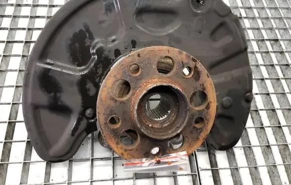 Mercedes-Benz GLK (X204) Front wheel hub spindle knuckle 2043309905