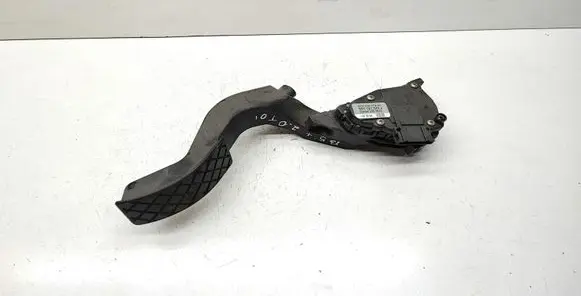 Volkswagen PASSAT B5.5 Accelerator throttle pedal 8D1721523J