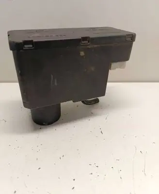 Audi A4 S4 B5 8D Central locking vacuum pump 4A0862257D