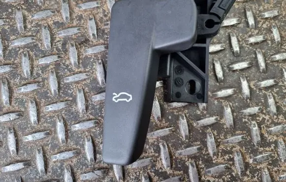 Volkswagen Arteon Engine bonnet (hood) release handle 3G0823533