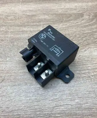 BMW 5 F10 F11 Glow plug pre-heat relay 7661503