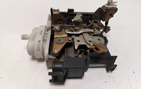 Audi A3 S3 8L Front door lock 8L0173