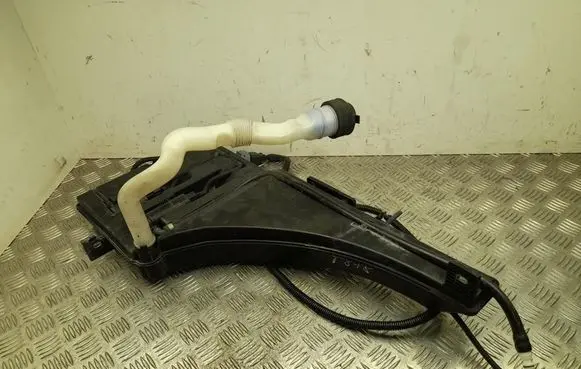Maserati Ghibli Windshield washer fluid reservoir/tank 670001648