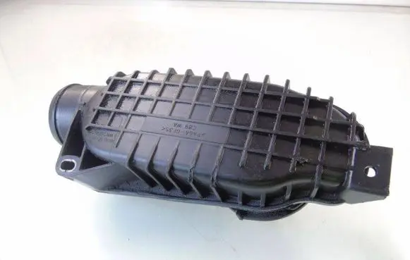 Land Rover Discovery 3 - LR3 Air intake hose/pipe LWN500030
