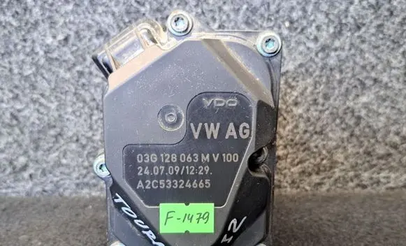 Volkswagen Caddy Throttle valve 03G128063M