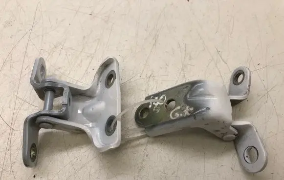 Rear door hinge set
