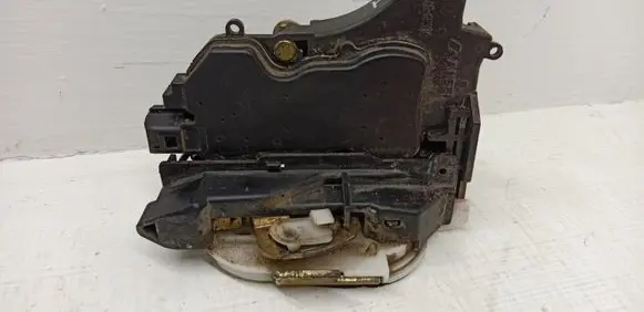 Mitsubishi Grandis Front door lock