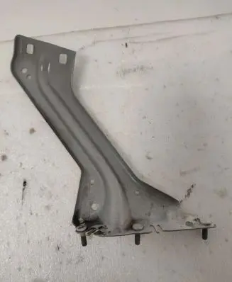 Audi Q5 SQ5 Fender mounting bracket 8R0821136