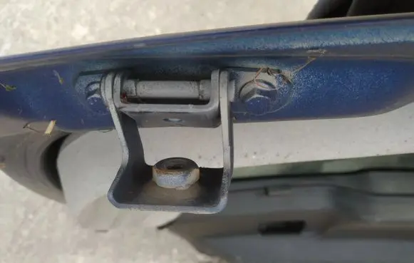 Fiat Stilo Tailgate/trunk/boot hinge