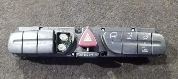 Mercedes-Benz C W203 Hazard light switch 2038209310