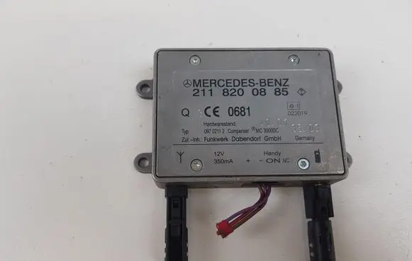 Mercedes-Benz CLK A209 C209 Aerial antenna amplifier 2118200885