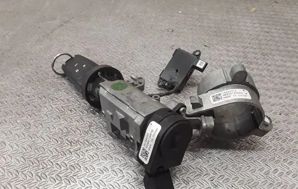 Opel Insignia A Ignition lock 13243373 90370120832