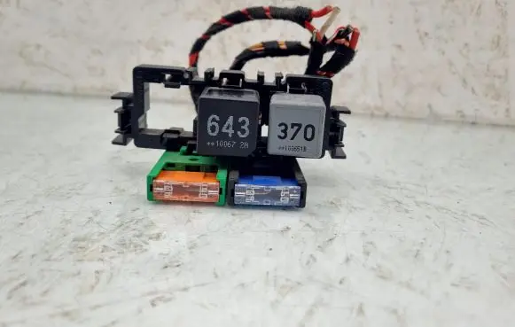 Audi A4 S4 B8 8K Fuse module 8A0937530