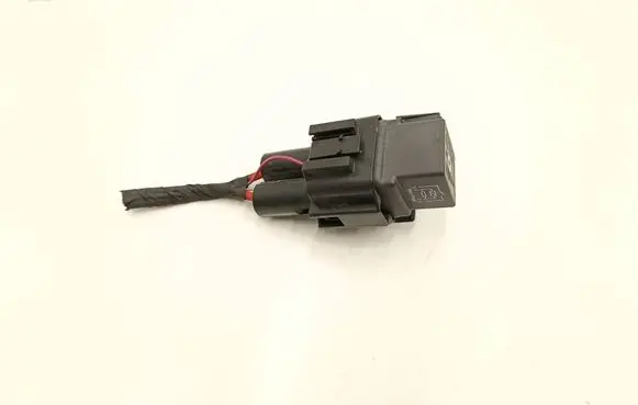 BMW 2 F46 Coolant fan relay 9207913 9207914 V23136J1004X85