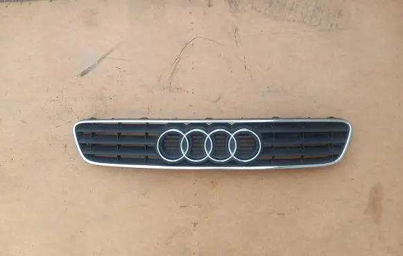 Audi A3 S3 8L Front grill 8L0807683
